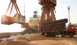 انتقال گندم از مراکز روباز به مراکز استاندارد در خوزستان